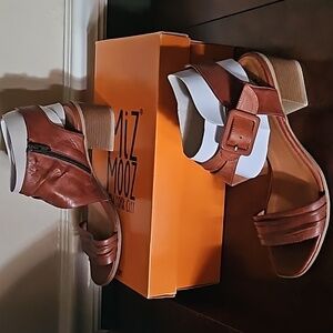 Women's heeled sandals